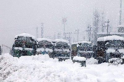 காஷ்மீரில் கடும் குளிர்: மக்கள் அவதி!