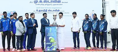 சென்னைக்கு வந்த ஹாக்கி உலகக் கோப்பை: முதல்வரிடம் வாழ்த்து!