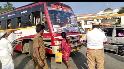 இடிக்க வந்த பேருந்து: ஓட்டுநரிடம் பெண் வாக்குவாதத்தில் ஈடுபட்டதால் பரபரப்பு! 