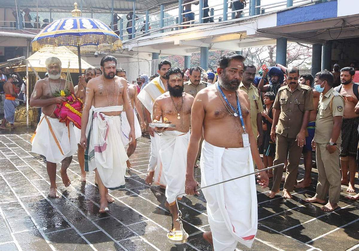 டிச.27ல் மண்டல பூஜை: சபரிமலை மேல் சாந்தி பங்கேற்கவில்லை!