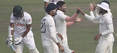 உமேஷ் யாதவ், அஸ்வின் அபார பந்துவீச்சு: 227 ரன்களுக்கு ஆட்டமிழந்த வங்கதேசம்!