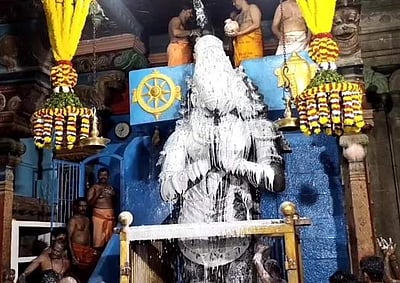 சுசீந்திரம் ஆஞ்சனேயருக்கு 16 வகை சோடஷ அபிஷேகம்