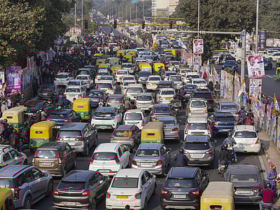 தில்லியில் போக்குவரத்து ஸ்தம்பிப்பு: காரணம் இதுதான்!
