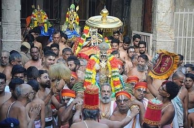 ஸ்ரீரங்கம் 2ம் நாள் வைகுந்த ஏகாதசி விழா: அமைச்சர் சேகர்பாபு சாமி தரிசனம்