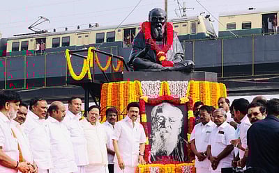 பெரியார் நினைவு நாள்: முதல்வர் மு.க.ஸ்டாலின் மரியாதை