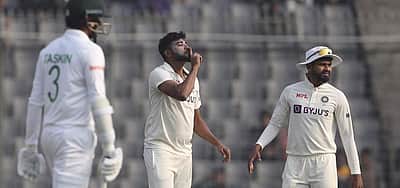 100 ரன்கள் தேவை: 4 விக்கெட்டுகளை இழந்து இந்தியா தடுமாற்றம்!