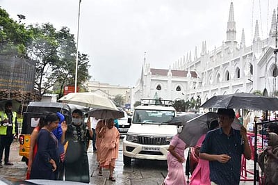 மழையால் களையிழந்த கிறிஸ்துமஸ் கொண்டாட்டம்