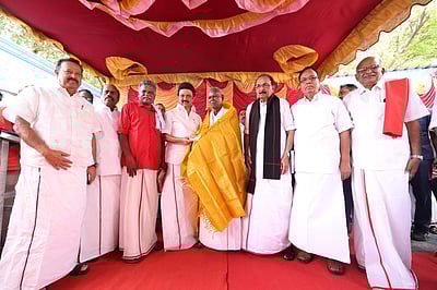 நல்லகண்ணுவுக்கு முதல்வர் ஸ்டாலின் நேரில் வாழ்த்து!