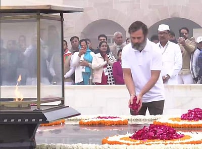 முன்னாள் பிரதமர்கள் நினைவிடத்தில் ராகுல் காந்தி அஞ்சலி!