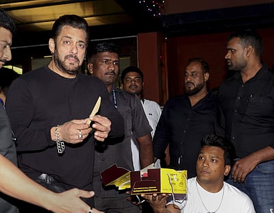 57வது பிறந்தநாளை கொண்டாடிய சல்மான் கான் - புகைப்படங்கள்