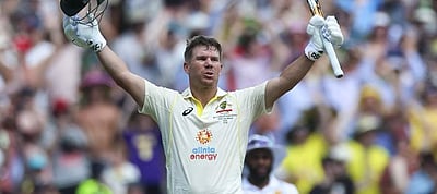 100-வது டெஸ்டில் இரட்டைச் சதம் எடுத்த 2-வது வீரர்: வார்னர் சாதனை!