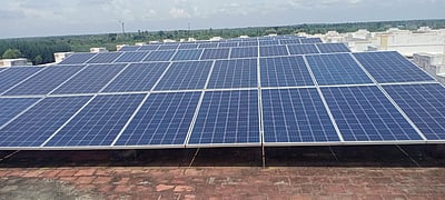 தில்லி அரசு கட்டடங்களில் சூரிய மின்சக்தி தகடுகள் பொருத்த திட்டம்