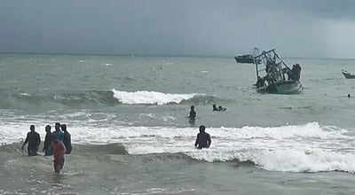 சீர்காழி அருகே கடல் சீற்றம்: 20 லட்சம் மதிப்பிலான விசைப்படகு மூழ்கியது!