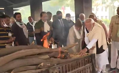 பிரதமர் மோடியின் தாயார் ஹீராபென் உடல் தகனம்