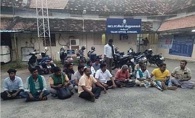 அவிநாசி: வட்டாட்சியர் அலுவலகத்தில் விவசாயிகள் காத்திருப்புப் போராட்டம்