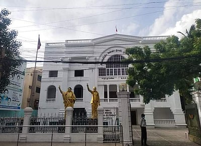 தேர்தல் ஆணையம் கடிதம்: திருப்பி அனுப்பிய அதிமுக தலைமை அலுவலகம்