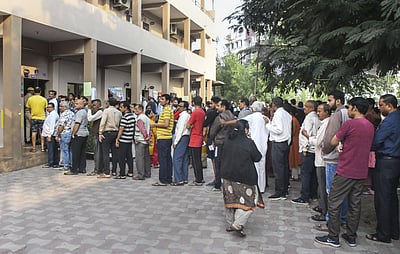 குஜராத் தேர்தல்: பிற்பகல் 3 மணி நிலவரப்படி 50 சதவீத வாக்குகள் பதிவு!