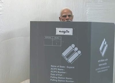 குஜராத் தோ்தல்: வாக்களித்தார் பிரதமர் மோடி!