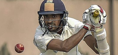 அபாரமாக பேட்டிங் செய்த பந்துவீச்சாளர்கள்: இந்திய ஏ அணி 562 ரன்கள் குவிப்பு!