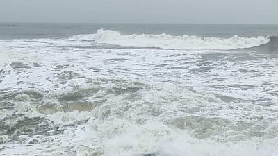 மாண்டஸ் புயல்: காரைக்காலில் கடல் சீற்றம்!