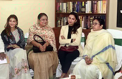 கேள்விக்குறியாகும் நாடாளுமன்ற ஜனநாயகத்தின் எதிா்காலம்: மம்தா