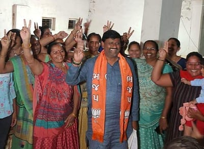 மோர்பி தொகுதி: ஆற்றில் குதித்து மக்களைக் காப்பாற்றியவர் வெற்றி!