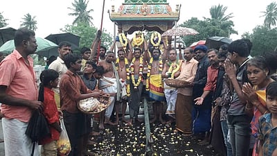 வேளுக்குடி அங்காளம்மன் கோயிலில் கலச ஊர்வலம்