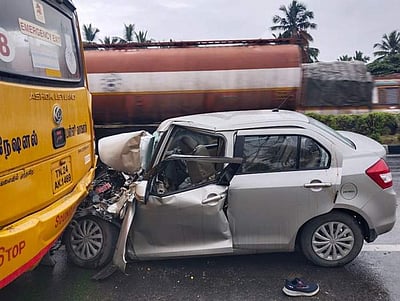கிருஷ்ணகிரி அருகே, பள்ளி வாகனம் மீது கார் மோதியதில் முதியவர் பலி