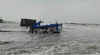 பூம்புகார் அருகே கடல் சீற்றம்: மடத்துக்குப்பத்தில் புகுந்தது வெள்ளநீர்