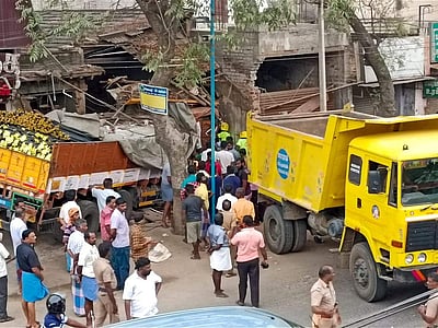ராஜபாளையம் அருகே கடைக்குள் லாரி புகுந்து விபத்து: சுமைத் தொழிலாளி பலி