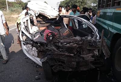 பூவந்தி அருகே கார்- பேருந்து மோதல்: கணவன்- மனைவி பலி