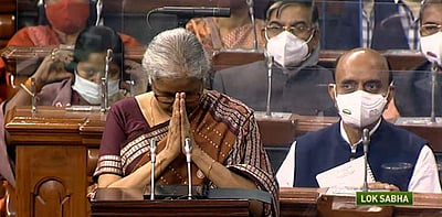 பட்ஜெட்டை தாக்கல் செய்யத் தொடங்கினார் நிர்மலா சீதாராமன்