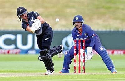 டி20: நியூஸி.யிடம் வீழ்ந்தது இந்திய மகளிா் அணி