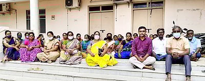 அங்கன்வாடி ஊழியா்கள் 8-ஆவது நாளாக காத்திருப்புப் போராட்டம்