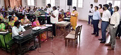 வாக்குச் சாவடி அலுவலா்களுக்கு பயிற்சி:தோ்தல் பாா்வையாளா் ஆய்வு