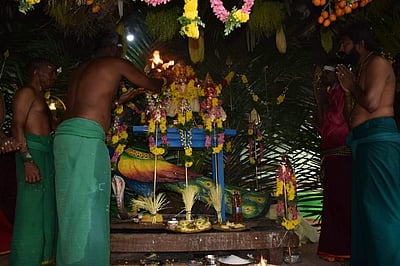 விவசாயம் செழிக்க வேண்டி தோரணமலை முருகன் கோயிலில் வருண கலசம், வேல் பூஜை