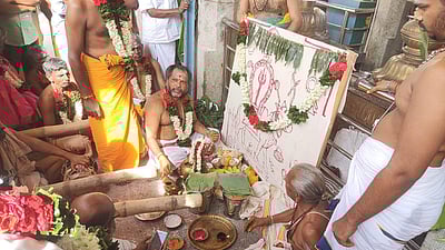 திருமுருகன்பூண்டி கோயில் தேரோட்டம் கொடியேற்றத்துடன் துவக்கம்