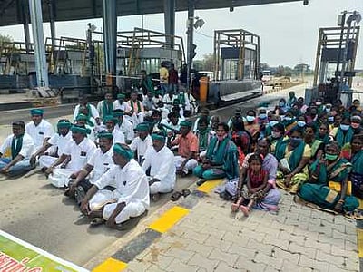ஆன்லைன் நெல் கொள்முதலுக்கு எதிா்ப்பு; போராட்டம்