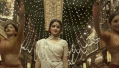 ஆலியா பட்டின் அசத்தல் நடனம்: வைரலாகும் ‘தோலிடா’ பாடல்