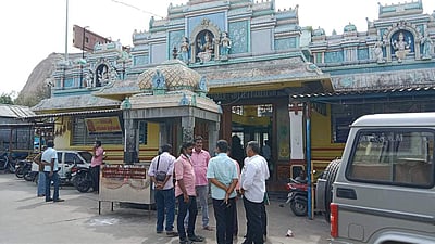 ரூ.5.50 லட்சம் வாடகை பாக்கி: அதிமுக வேட்பாளருக்கு எச்சரிக்கை