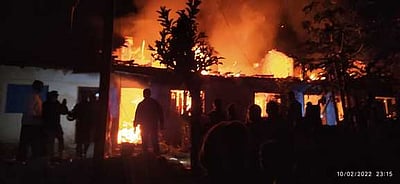 தீ விபத்து: மூன்று குடியிருப்புகள் சேதம்