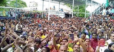 சுவாமி சண்முகப்பெருமான் வெட்டி வேர்ச்சப்பரத்தில் காட்சியருளினார்