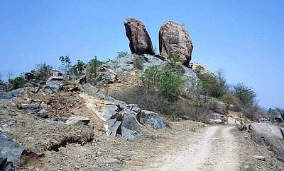 காதல் சின்னமாகத் திகழும் ராஜா - ராணி பாறை!