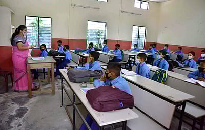 ஹிஜாப் விவகாரம்: கர்நாடாகத்தில் 10ஆம் வகுப்பு வரை பள்ளிகள் மீண்டும் திறப்பு