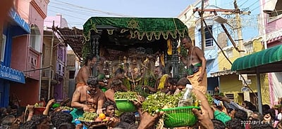 திருச்செந்தூரில் மாசித் திருவிழா: பச்சை சாத்தி கடைசல் சப்பரத்தில் சுவாமி வீதியுலா