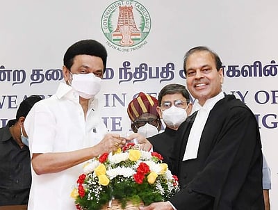 சென்னை உயர் நீதிமன்ற தலைமை நீதிபதியாக முனீஸ்வர் நாத் பண்டாரி பதவியேற்பு