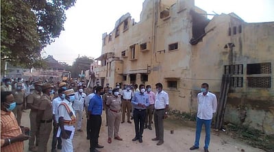 தஞ்சாவூர் சுதர்சன சபாவை சுற்றியுள்ள கடைகளை இடிக்கும் பணி தொடக்கம்