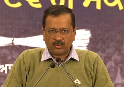 'பாஜகவும் காங்கிரஸும் மிகவும் கேவலமாக அரசியல் செய்கின்றன' - கேஜரிவால் குற்றச்சாட்டு