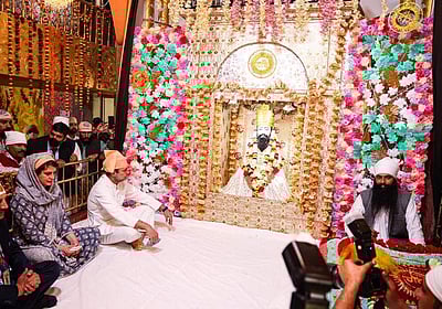 ரவிதாஸ் ஜெயந்தி: வாராணசி கோயிலில் ராகுல் காந்தி, பிரியங்கா காந்தி வழிபாடு