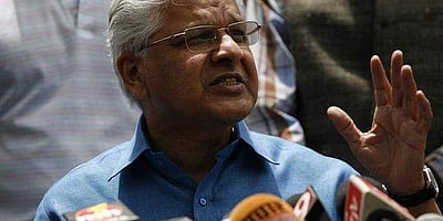 முன்னாள் சட்ட அமைச்சா் காங்கிரஸில் இருந்து விலகல்